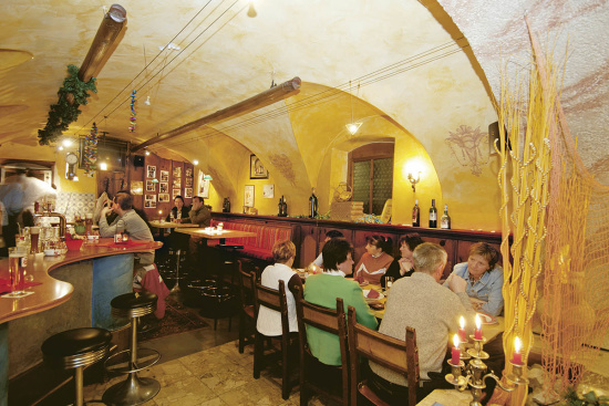 Restaurant & Pizzeria in Altemarkt, Gwölbl