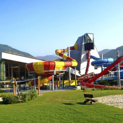 Therme Amadé in Altenmarkt im Pongau – Trichterrutsche, Looping-Rutsche,…